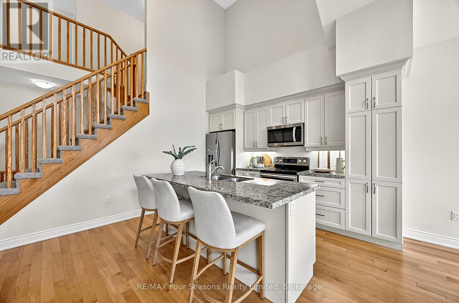 100 Kari Crescent Property Photo 2