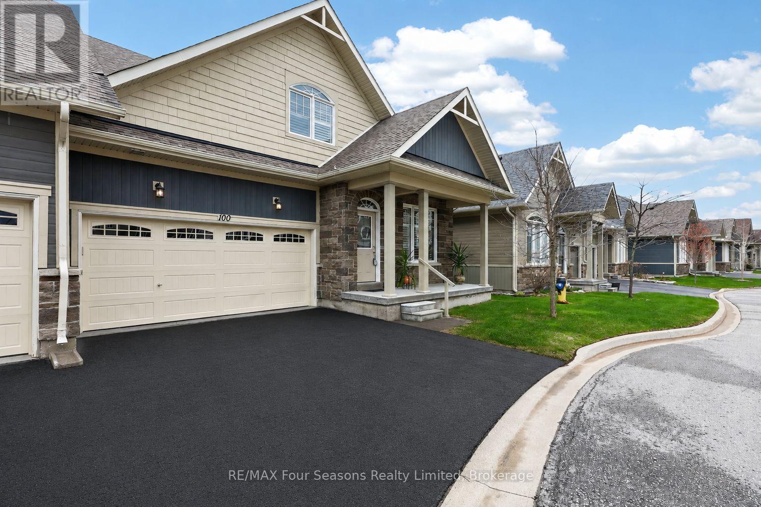 100 Kari Crescent Property Photo 6
