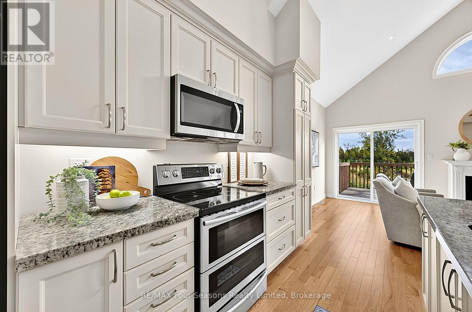 100 Kari Crescent Property Photo 14