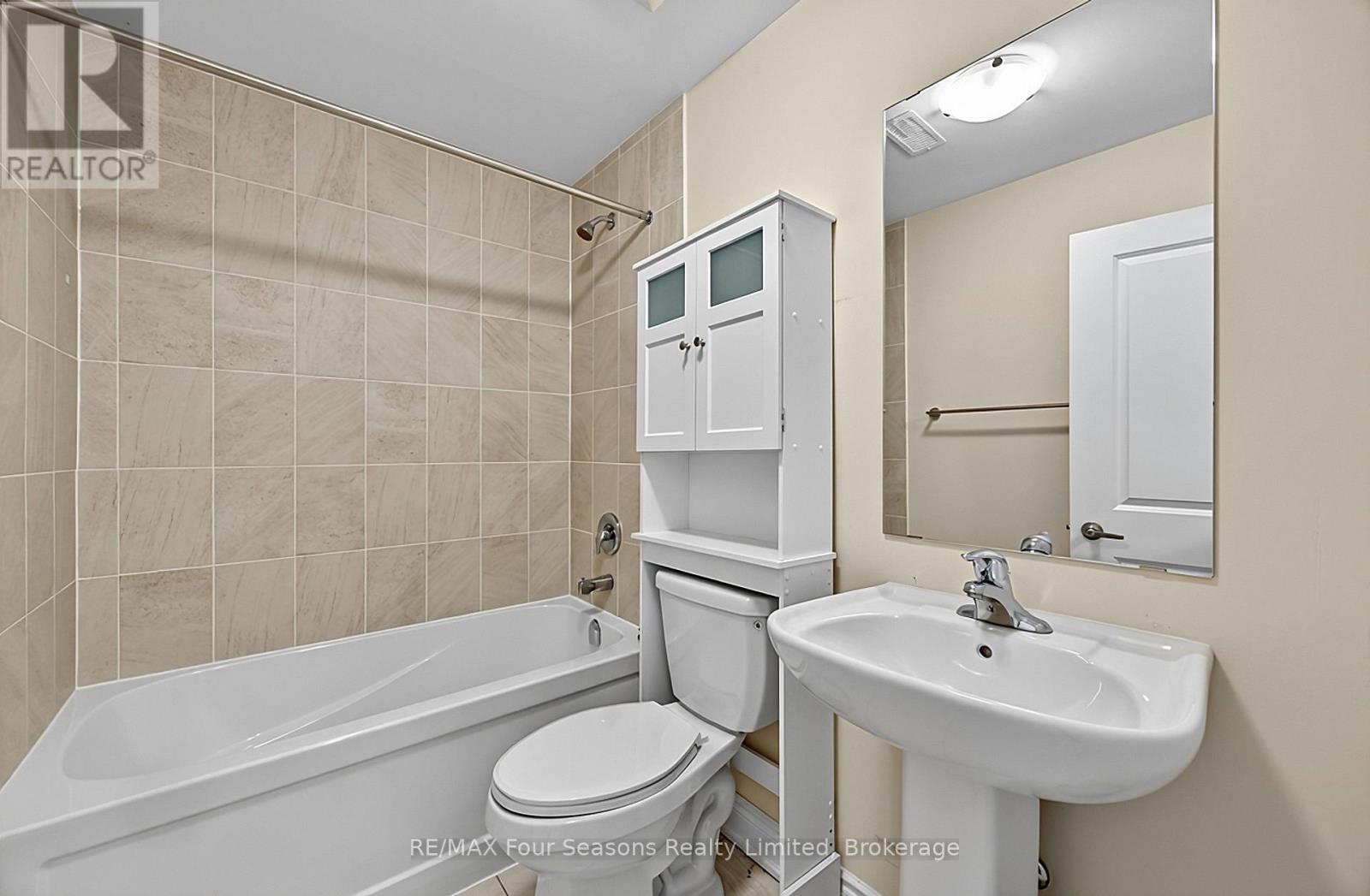 100 Kari Crescent Property Photo 32