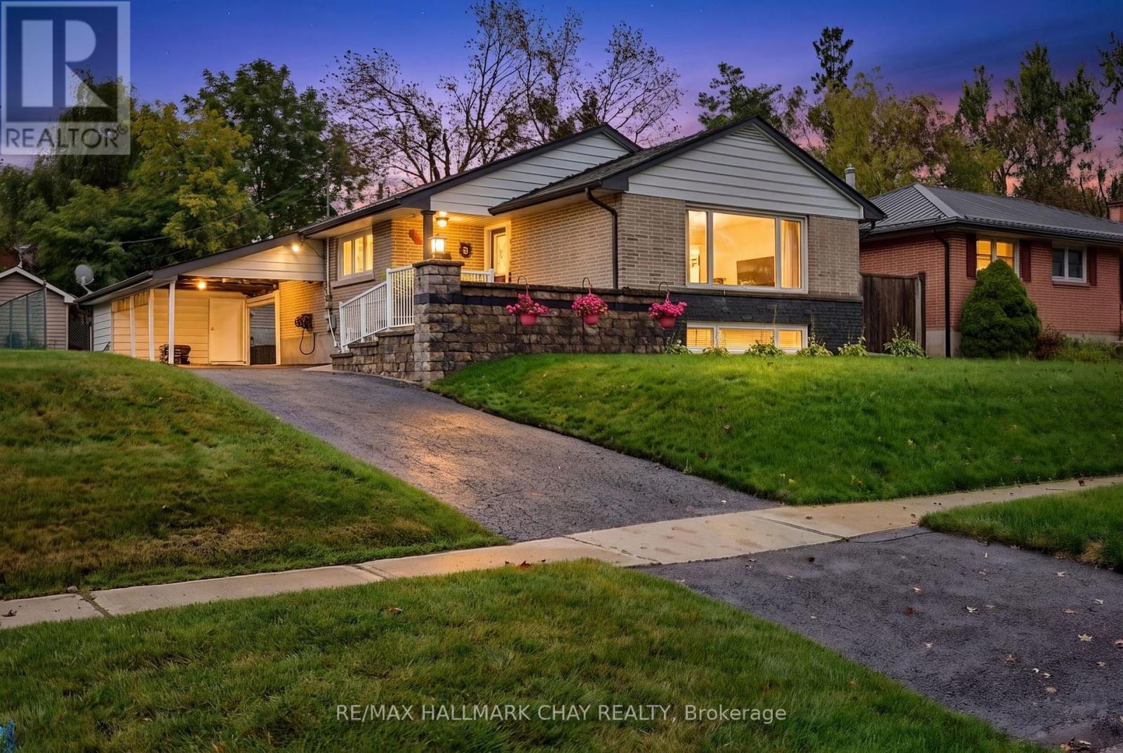 23 MARION CRESCENT