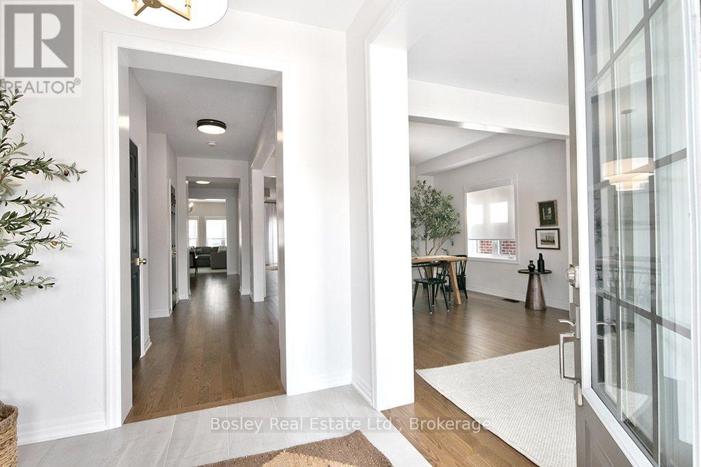 259 Centre Street W Property Photo 4