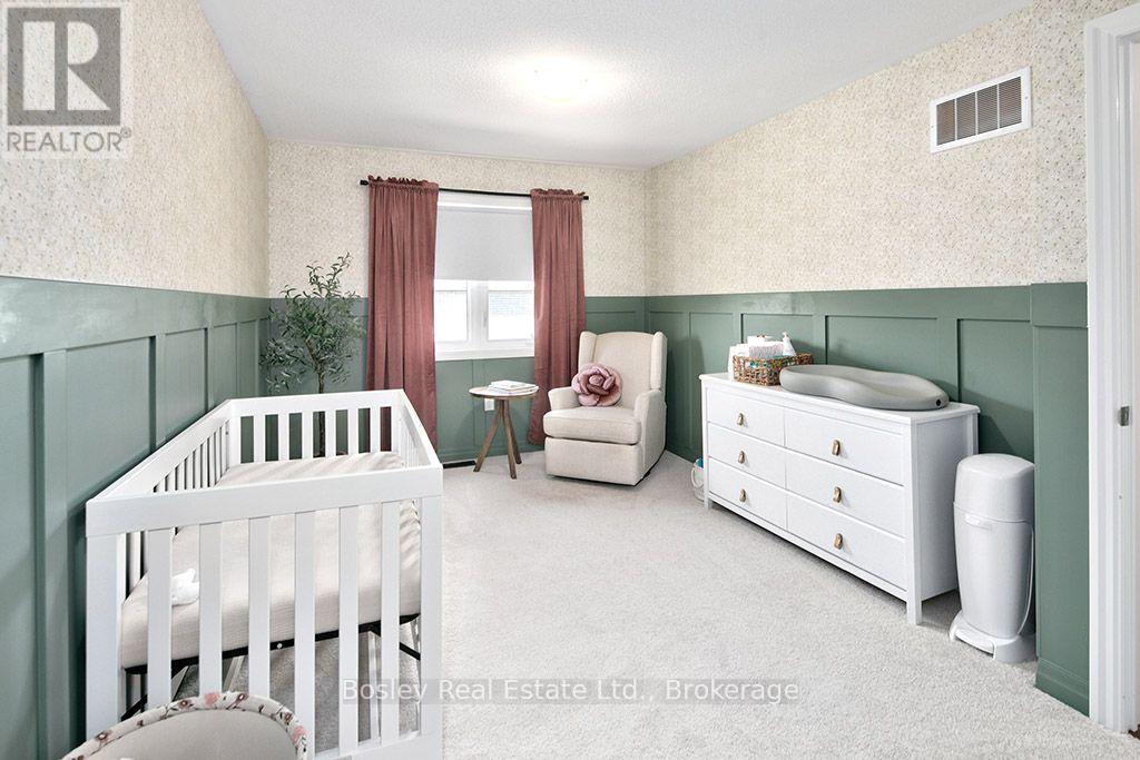 259 Centre Street W Property Photo 25