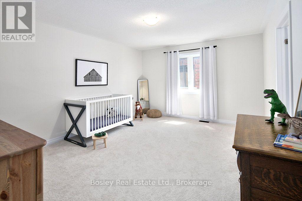259 Centre Street W Property Photo 27