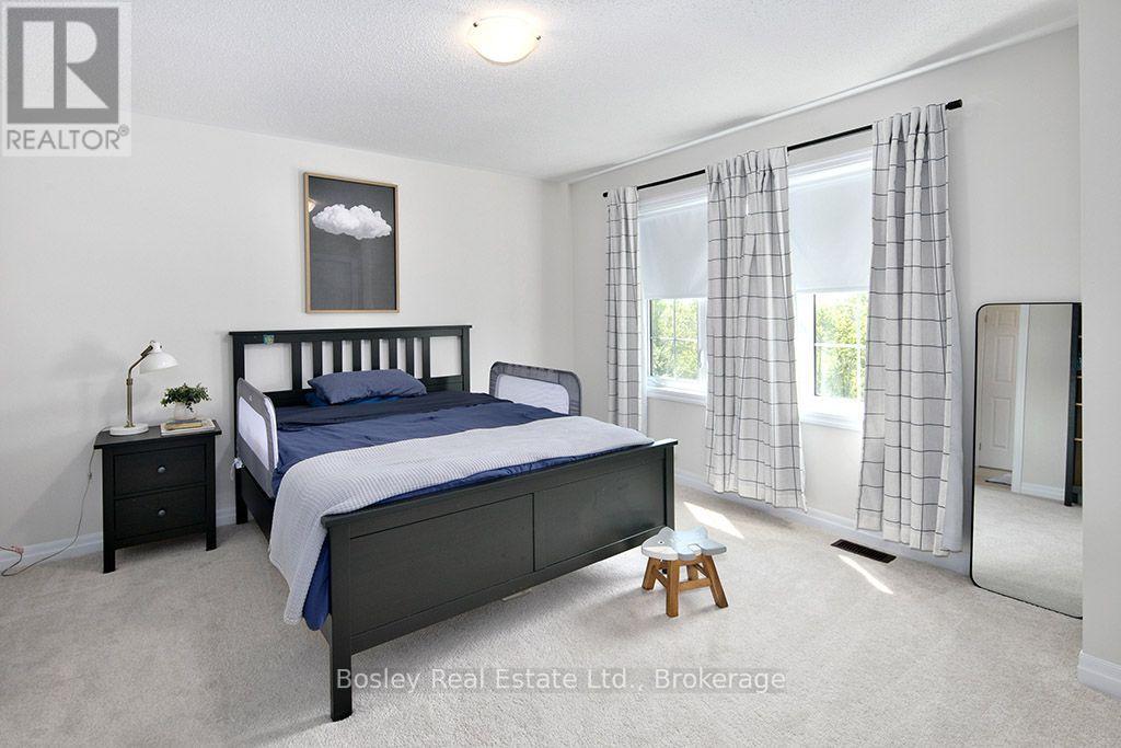 259 Centre Street W Property Photo 29