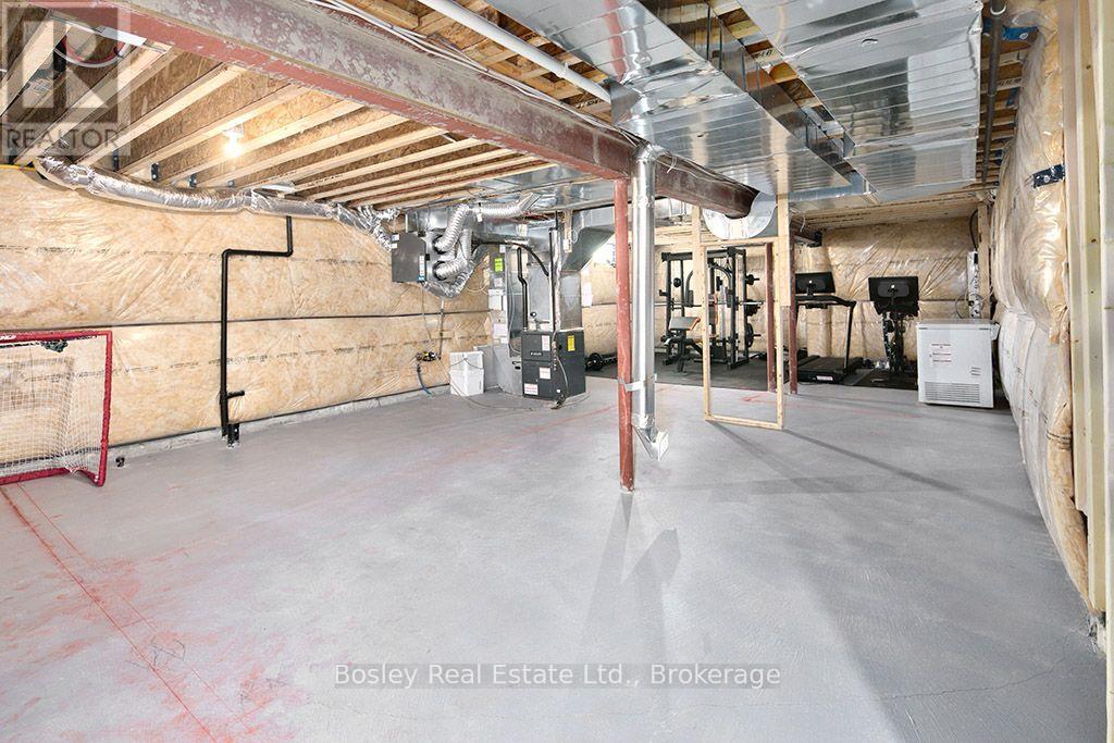 259 Centre Street W Property Photo 33