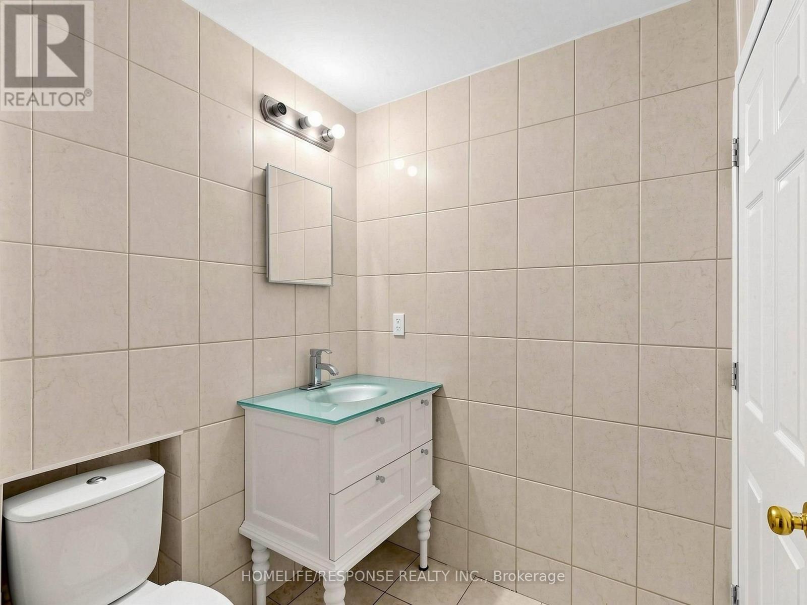32 - 800 West Ridge Boulevard Property Photo 39