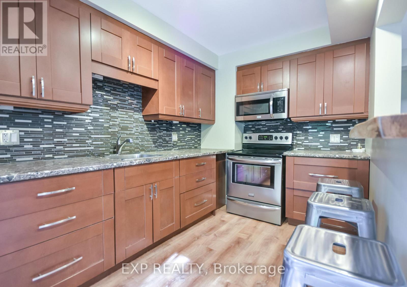 14 - 492 Laclie Street Property Photo 6