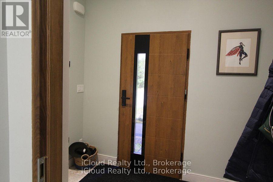 2216 Champlain Road Property Photo 4