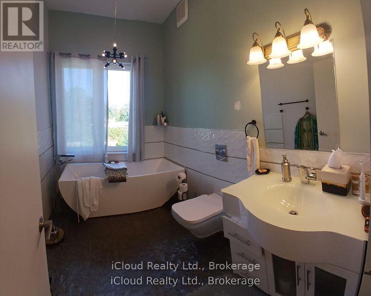 2216 Champlain Road Property Photo 11