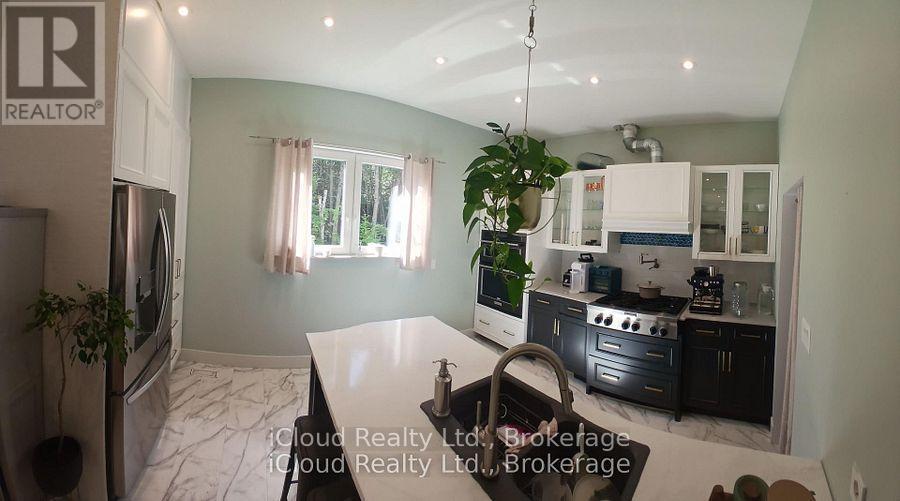 2216 Champlain Road Property Photo 16