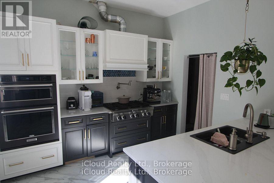 2216 Champlain Road Property Photo 17