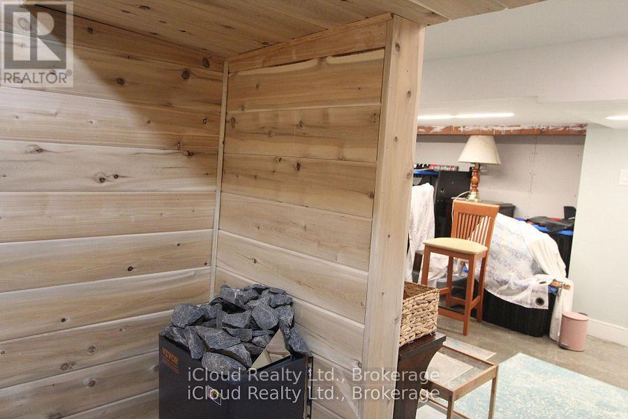 2216 Champlain Road Property Photo 40