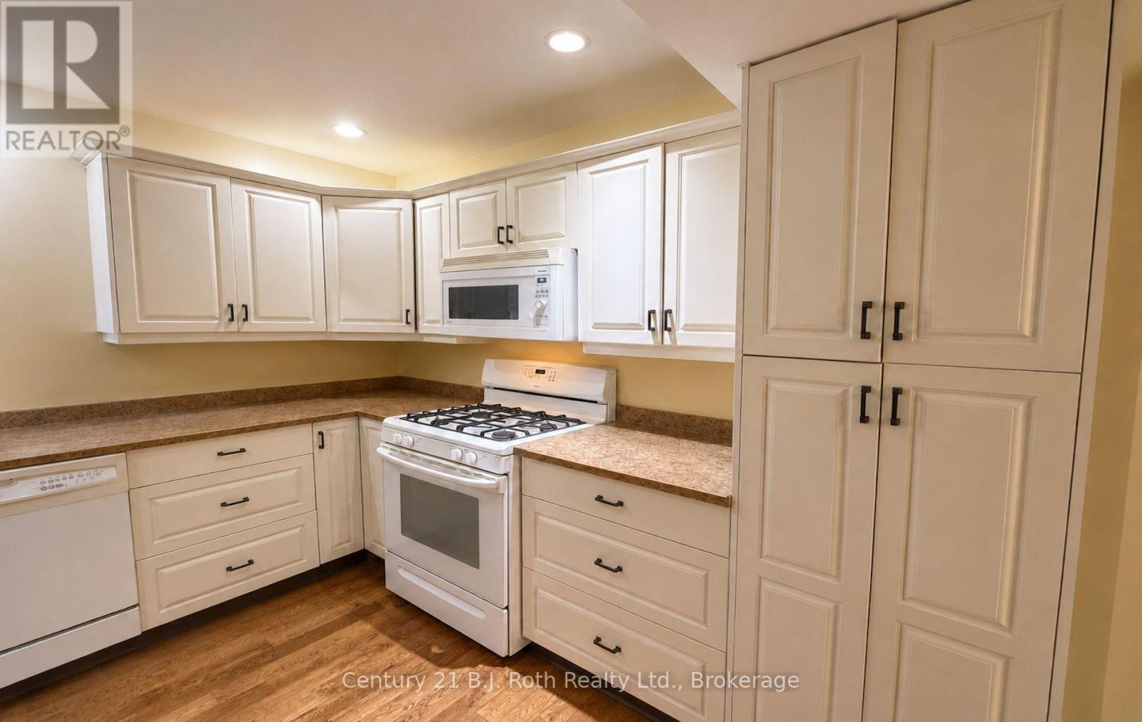 100 Cameron Street Property Photo 14