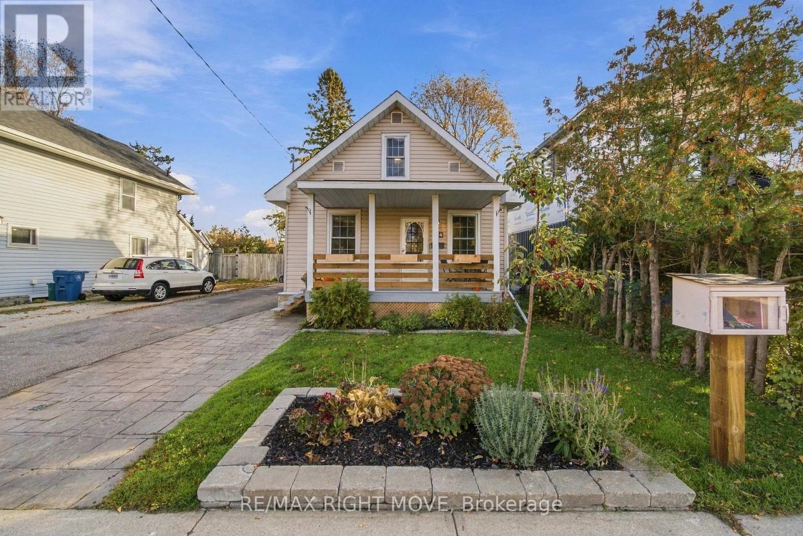 94 WESTMOUNT DRIVE N Property Photo 1