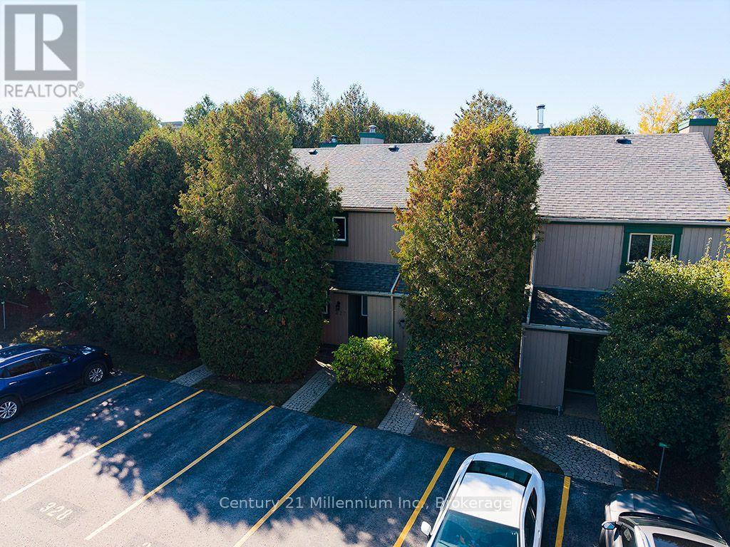 327 - 5 DAWSON DRIVE Property Photo 1