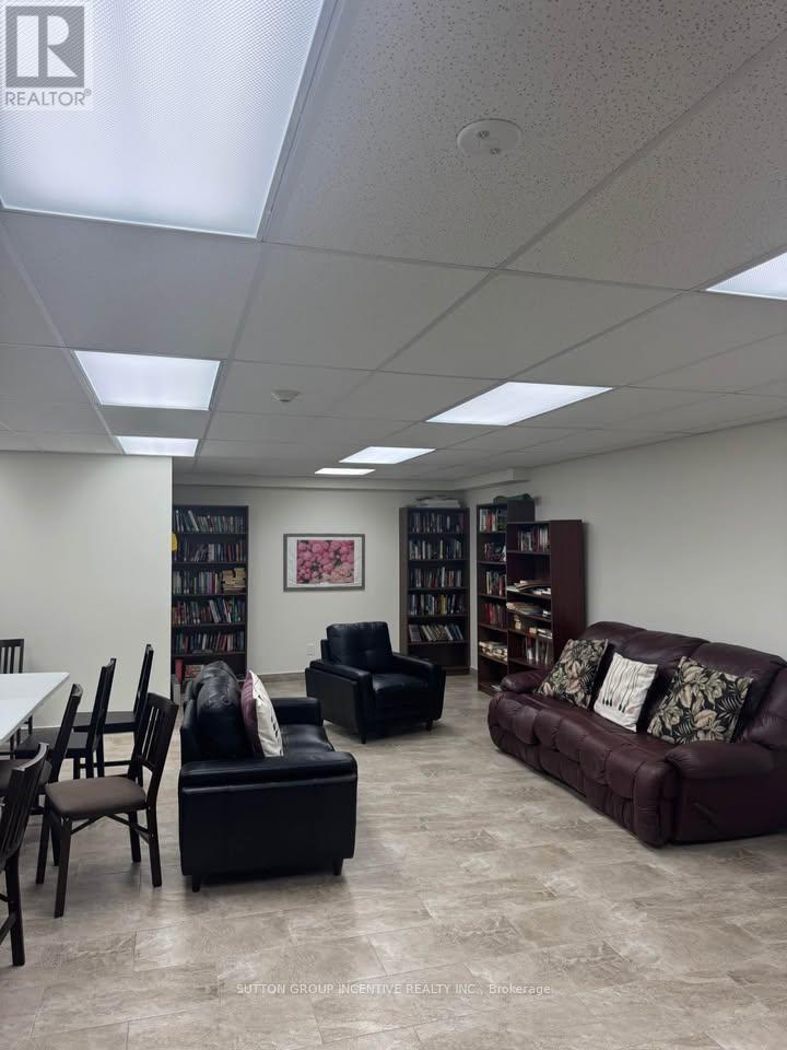 405 - 496 Yonge Street Property Photo 9