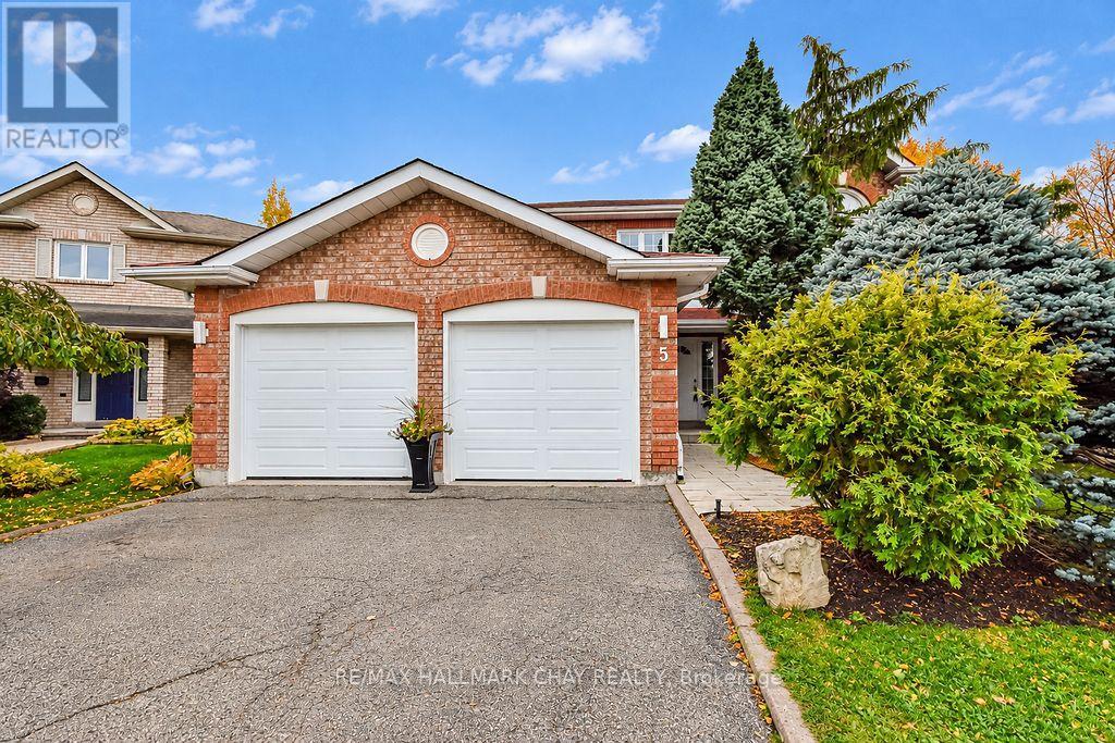 5 MCCUTCHEON COURT Property Photo 1