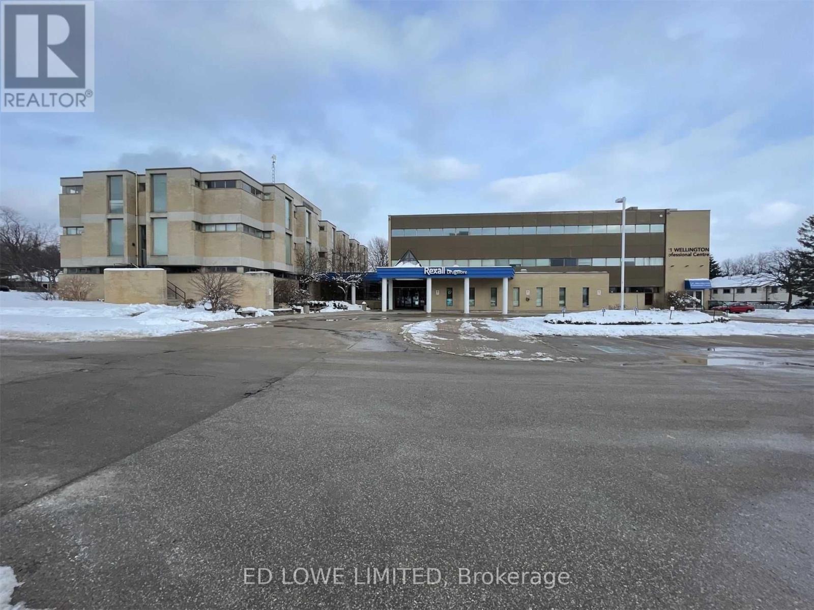 311 - 121 WELLINGTON STREET W Property Photo 1
