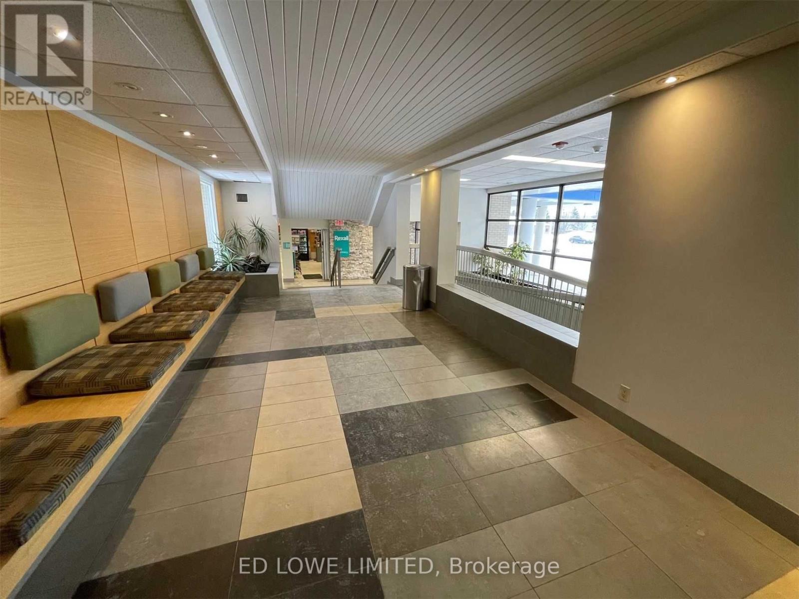 200 - 121 Wellington Street W Property Photo 6