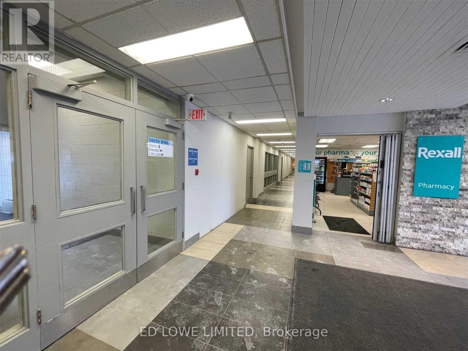 200 - 121 Wellington Street W Property Photo 7