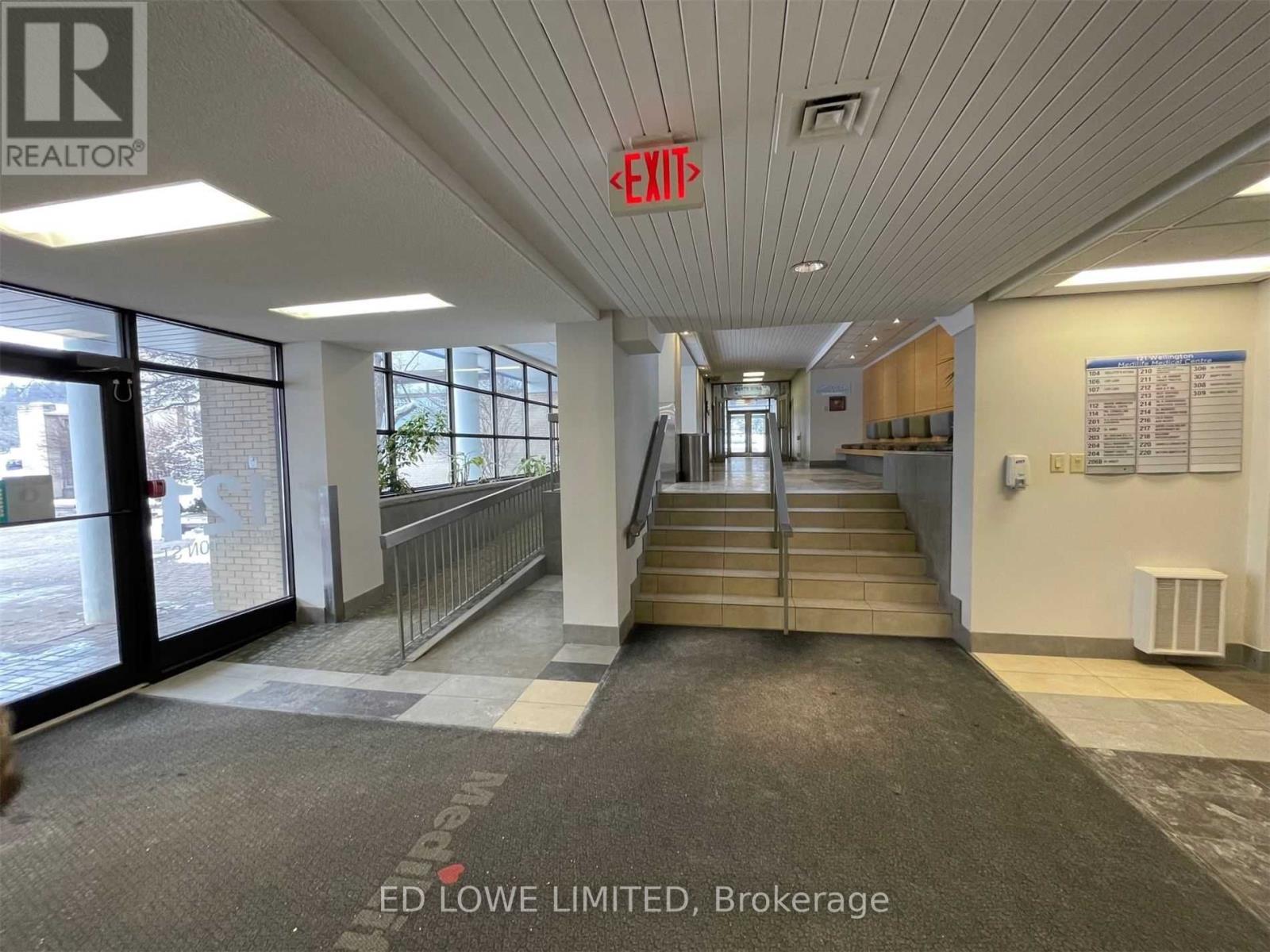 200 - 121 Wellington Street W Property Photo 8