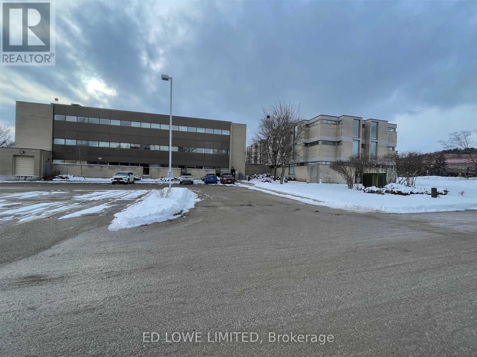 200 - 121 Wellington Street W Property Photo 12