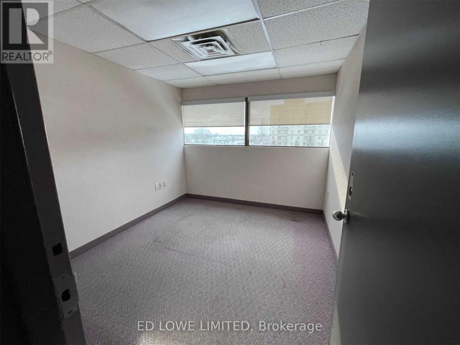 320 - 121 Wellington Street W Property Photo 6