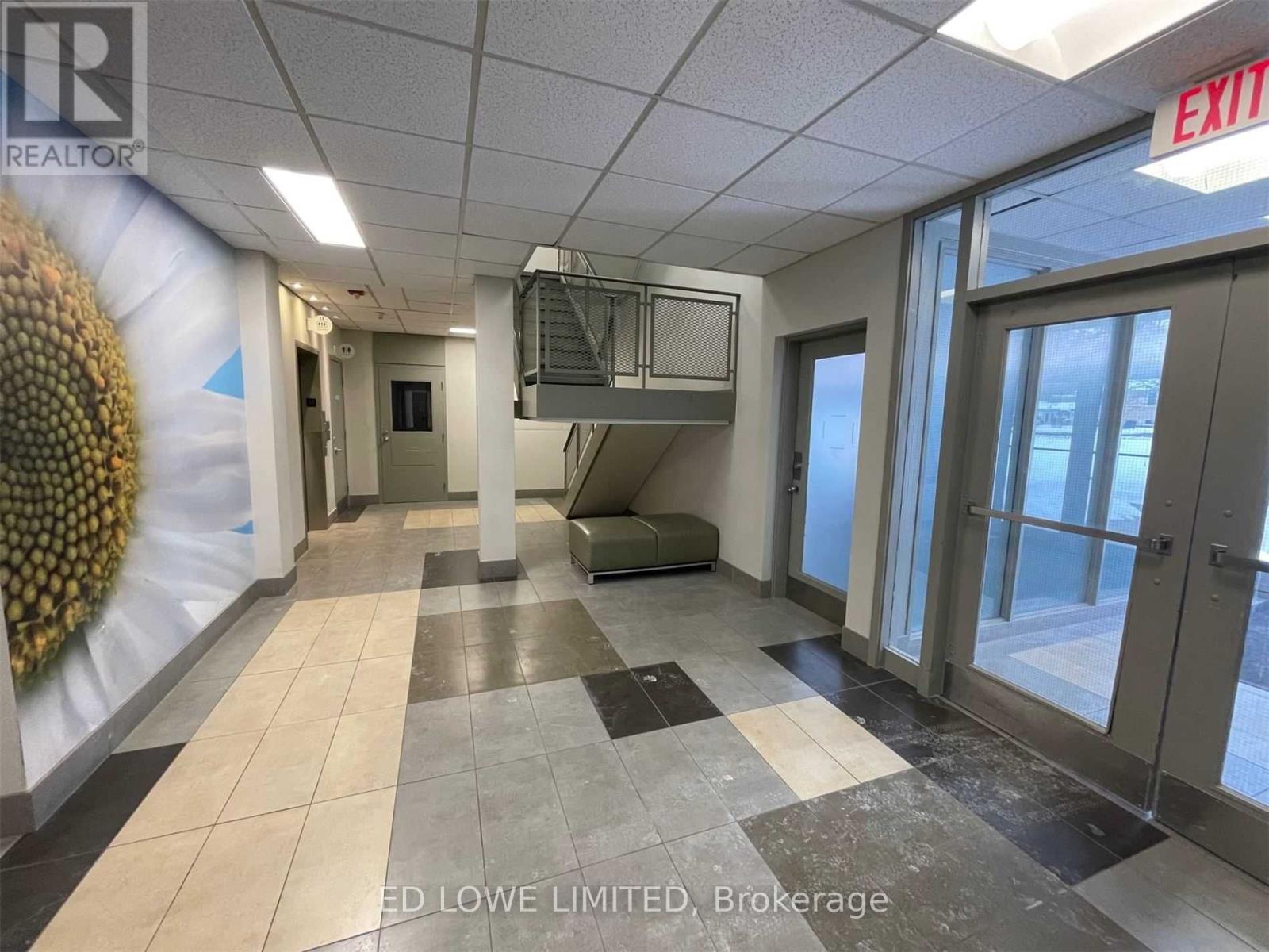 320 - 121 Wellington Street W Property Photo 12
