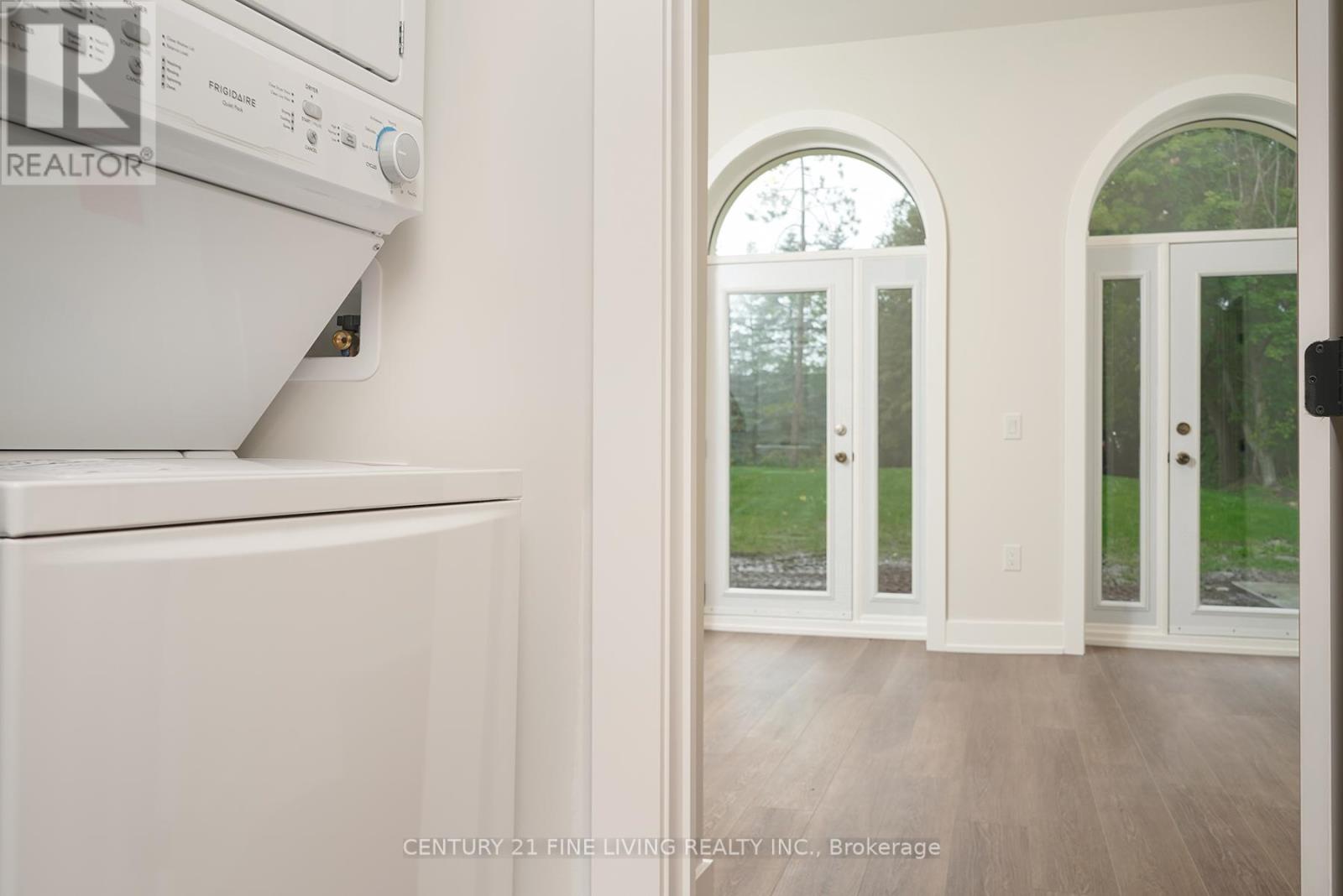 1614 Ridge Road E Property Photo 8
