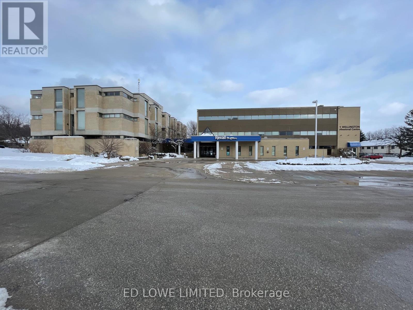 214 - 121 WELLINGTON STREET W Property Photo 1