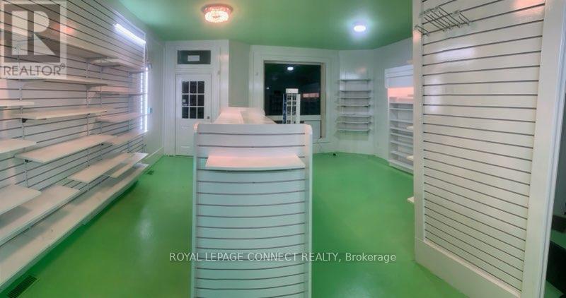 4570 Penetanguishene Road Property Photo 2