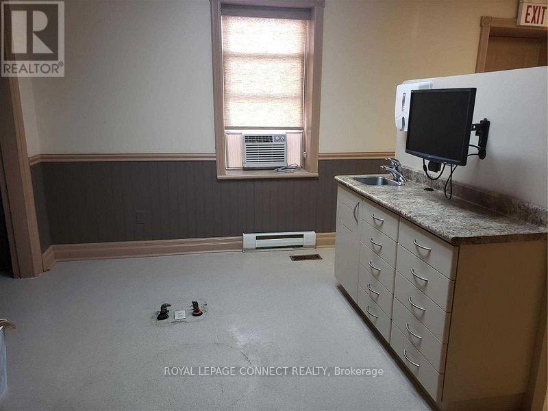 4570 Penetanguishene Road Property Photo 11