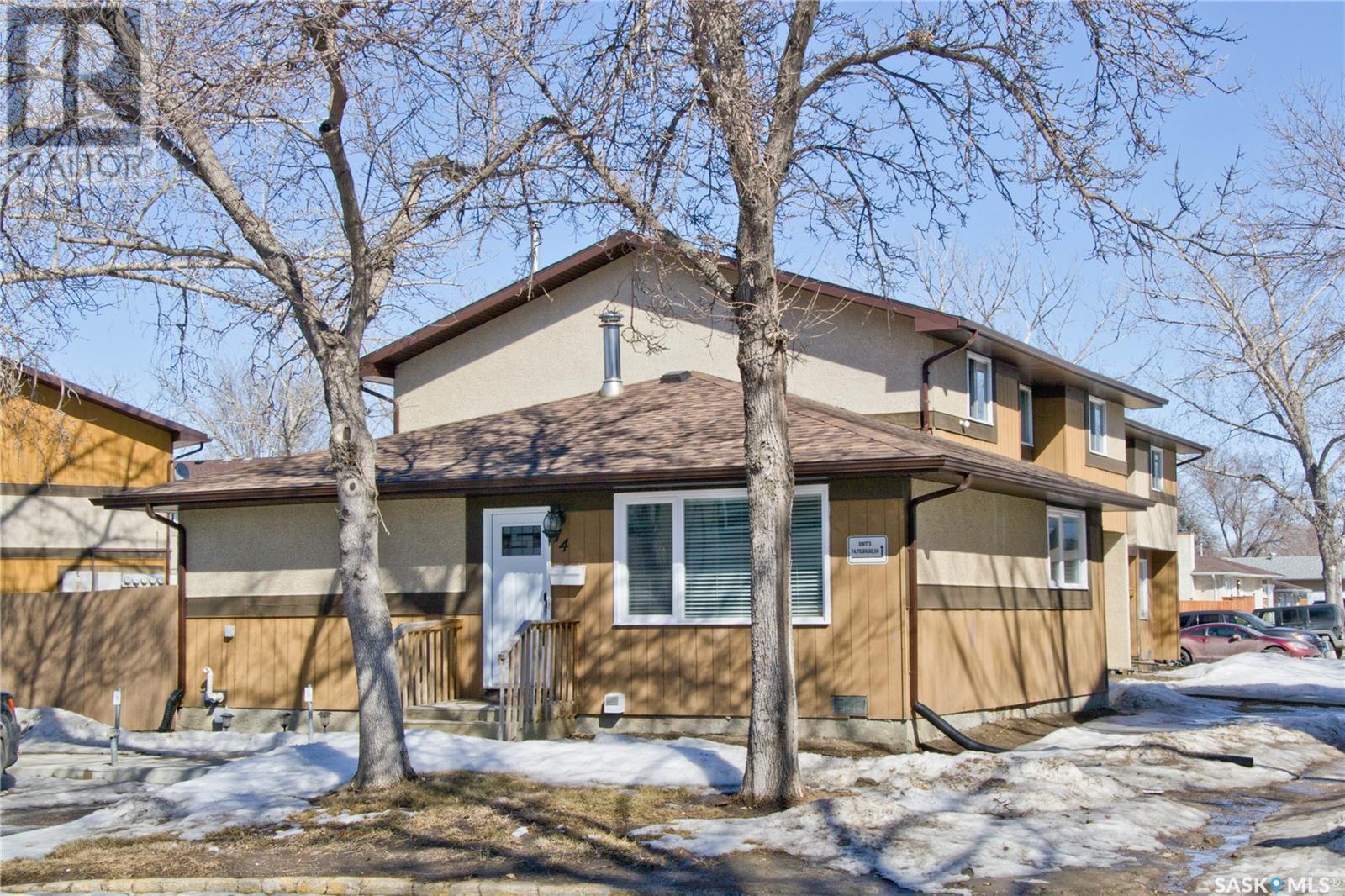 74 Mackenzie Mews Property Photo