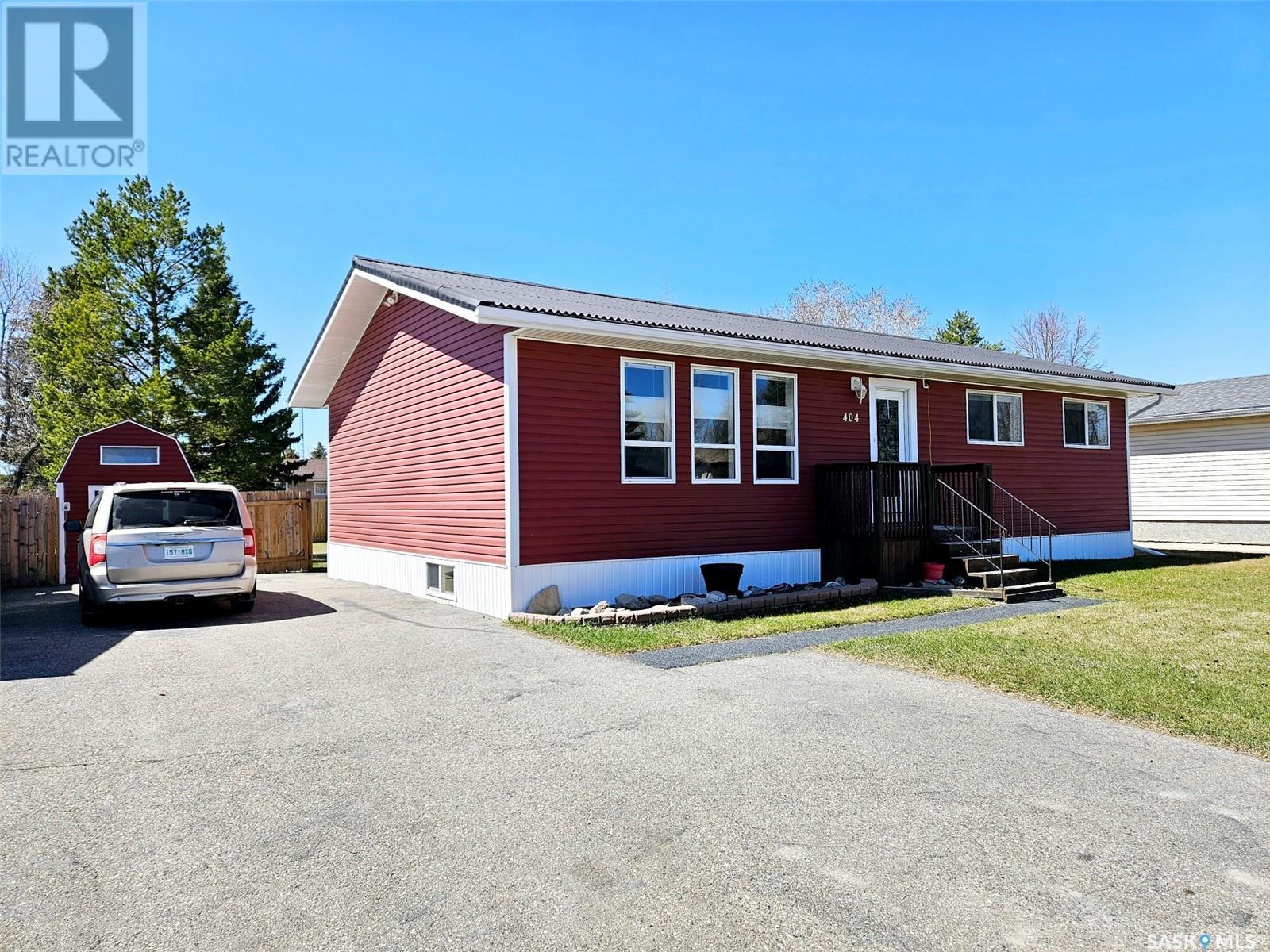 404 4th Street E Property Photo 1