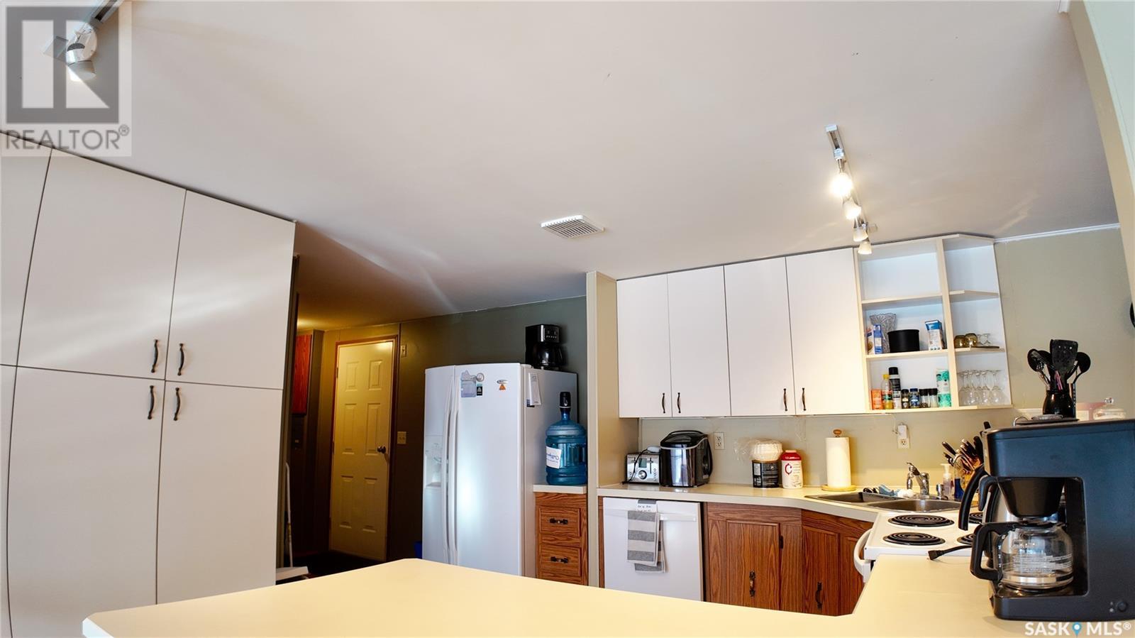 671-681 Aqualane Avenue Property Photo 8