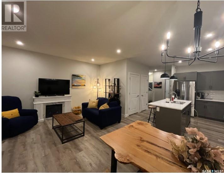 215 Skopik Crescent Property Photo 3