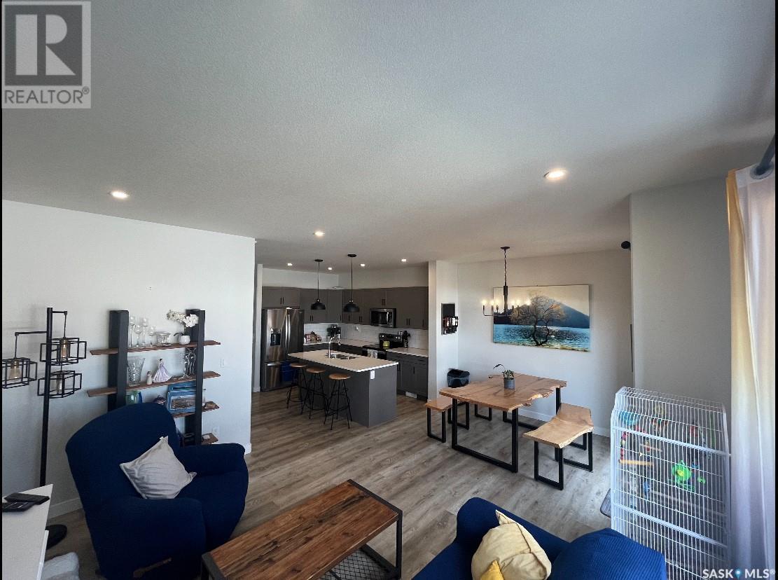 215 Skopik Crescent Property Photo 8
