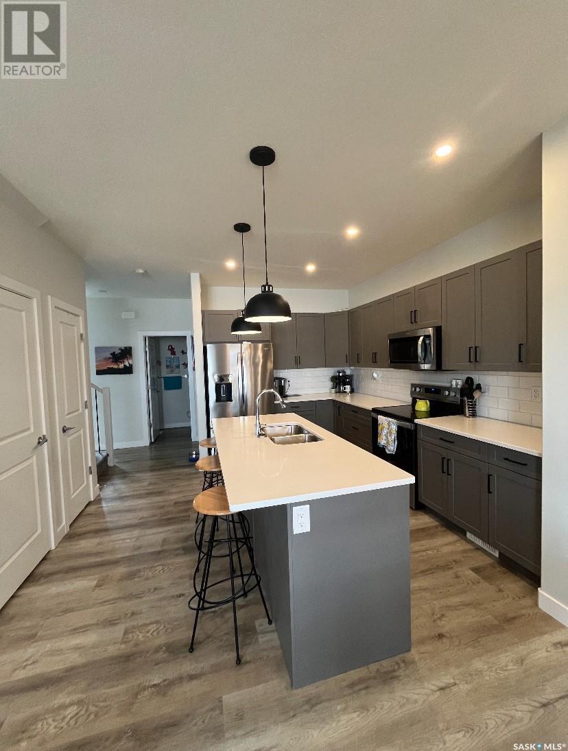 215 Skopik Crescent Property Photo 14
