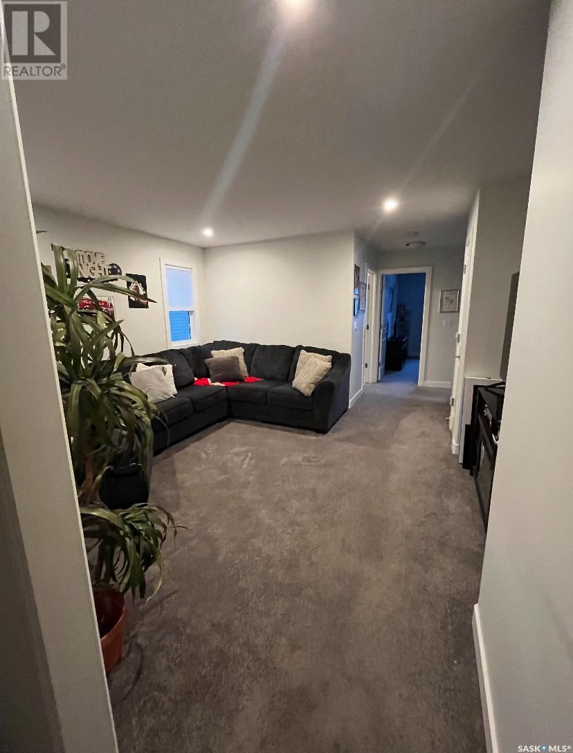 215 Skopik Crescent Property Photo 16