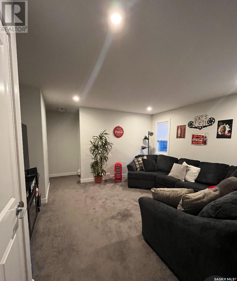 215 Skopik Crescent Property Photo 17