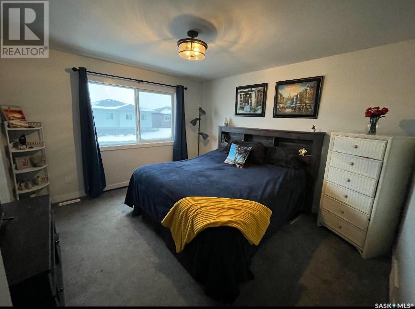 215 Skopik Crescent Property Photo 18