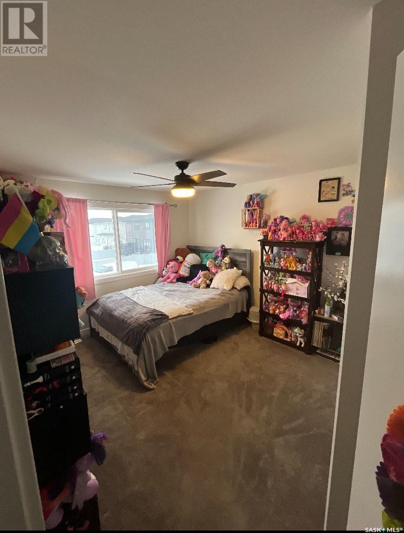 215 Skopik Crescent Property Photo 19