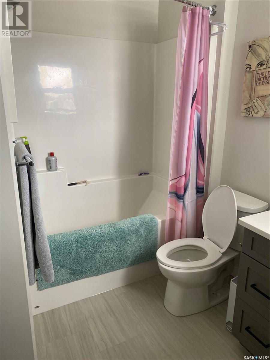 215 Skopik Crescent Property Photo 23