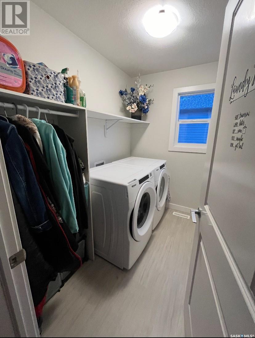 215 Skopik Crescent Property Photo 27