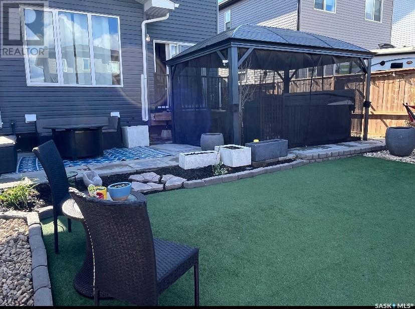 215 Skopik Crescent Property Photo 34