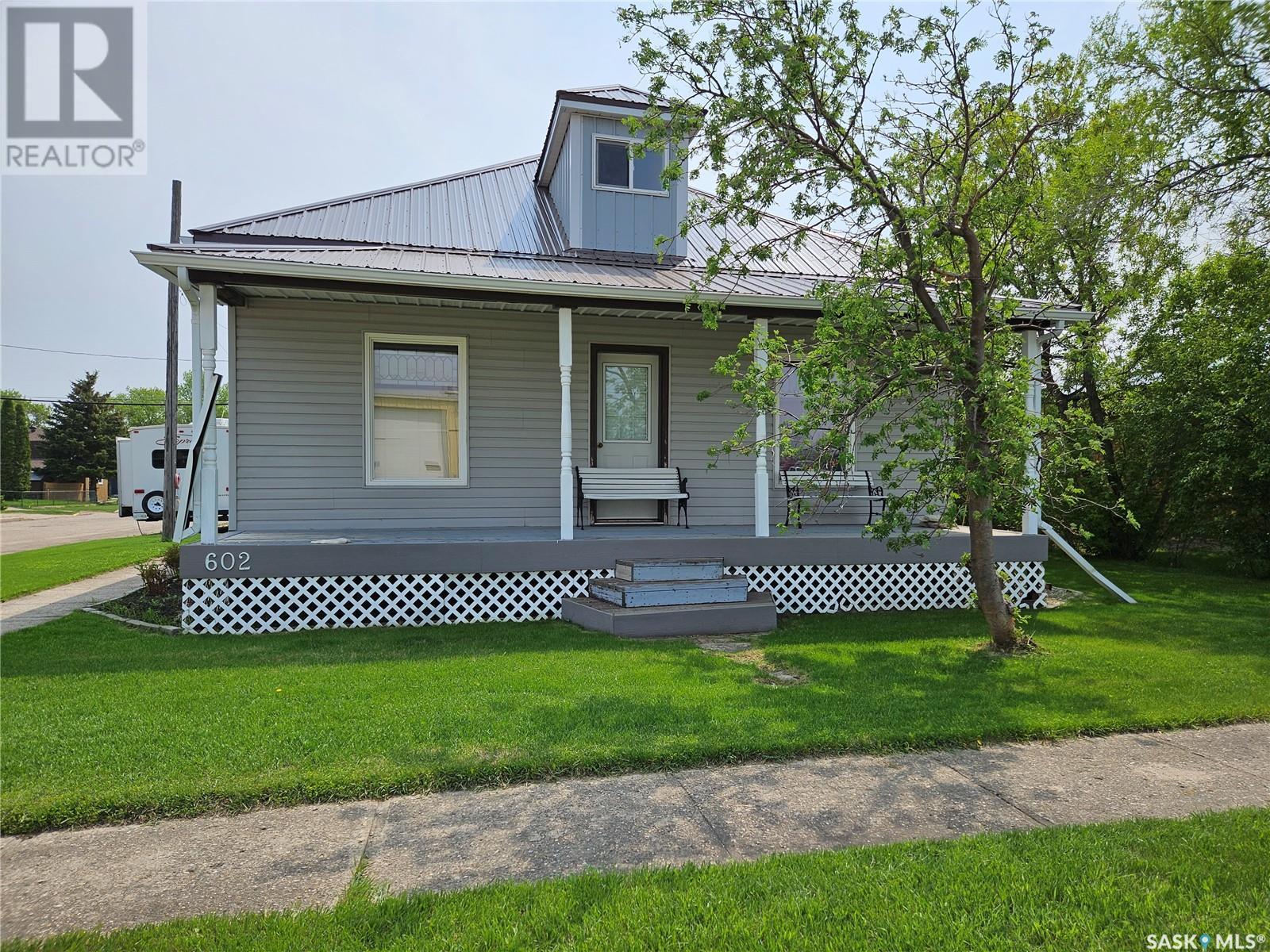 602 Railway Avenue Property Photo