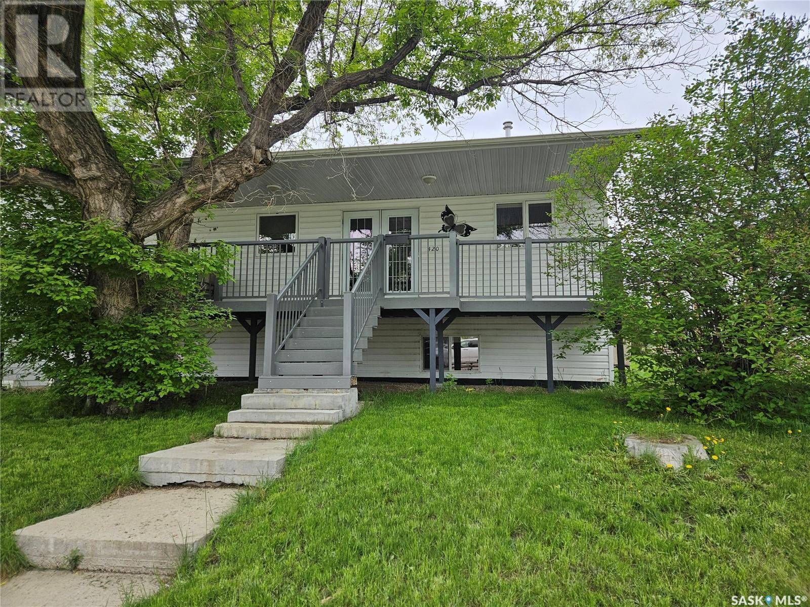 420 1st AVENUE NW Property Photo 1