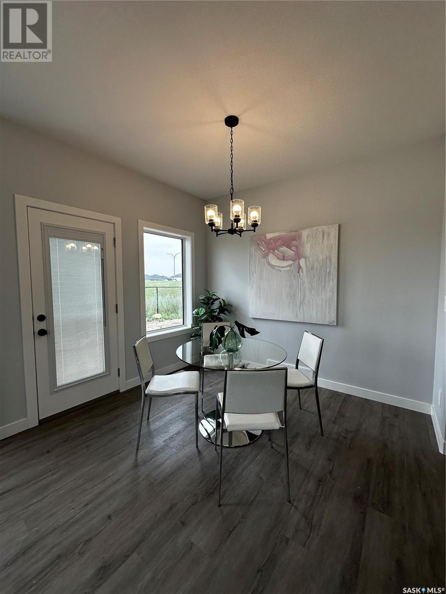532 Myles Heidt Manor Property Photo 4