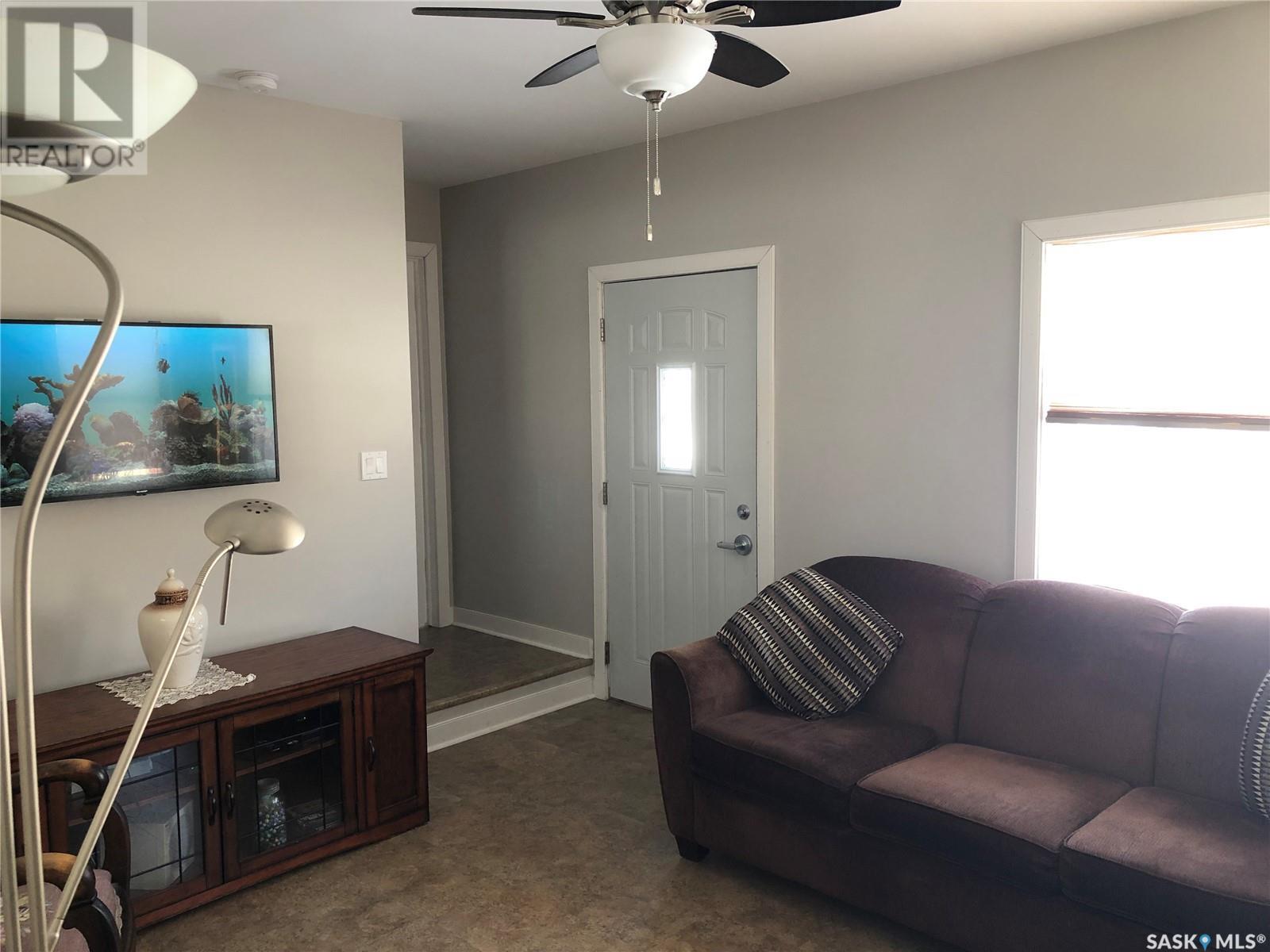 418 2nd Street Property Photo 3